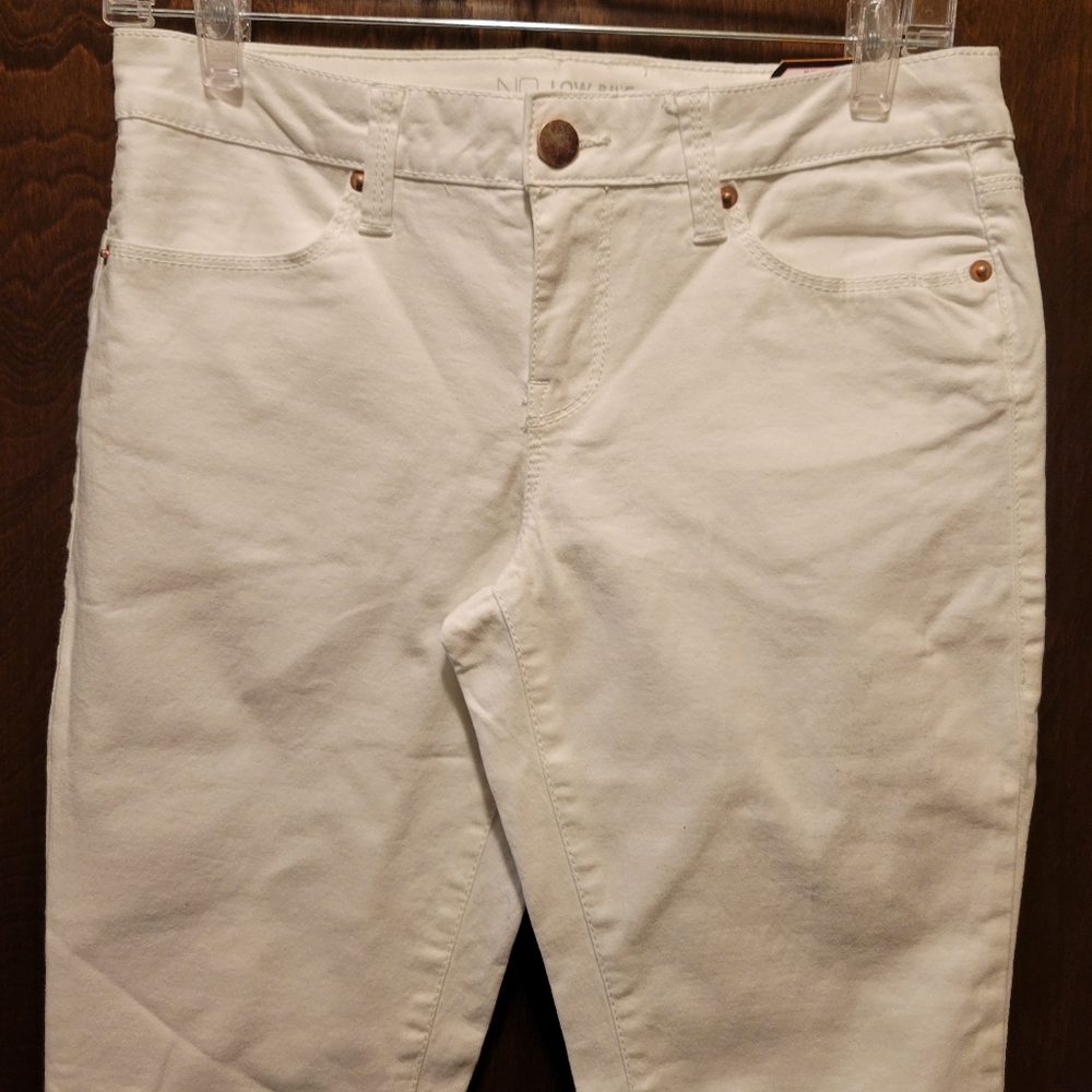 No Boundaruea White Jeans NWT